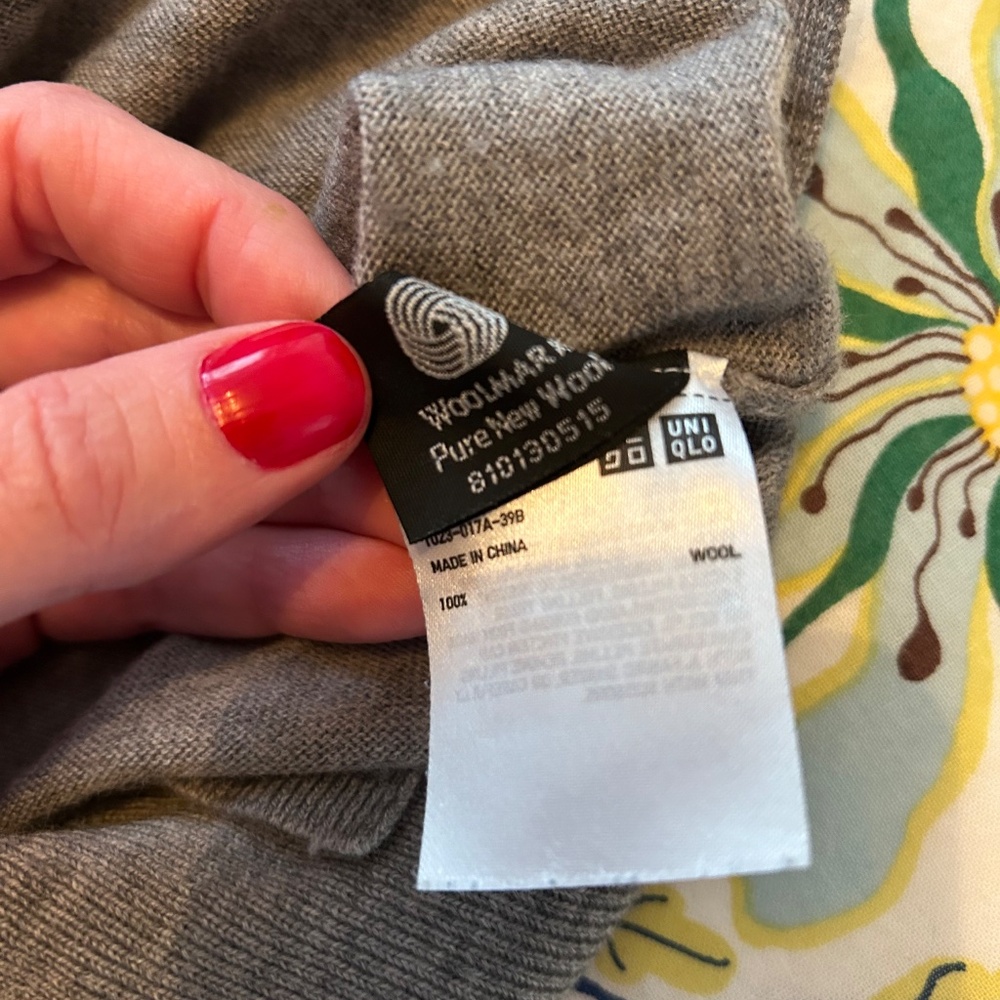 Uniqlo Merino wool sweater - Picture 3 of 4